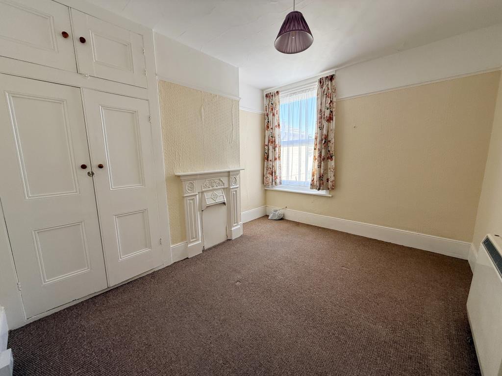 Lot: 34 - PAIR OF VACANT FLATS - Flat 2 bedroom